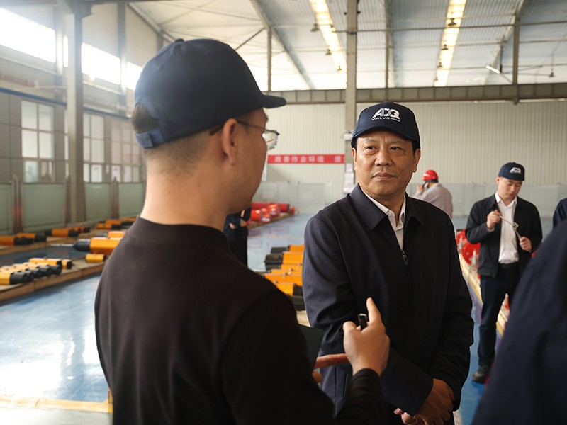 0418張廣宇到精 密制造產(chǎn)業(yè)園調(diào)研指導(dǎo)工作(郝曉霞)