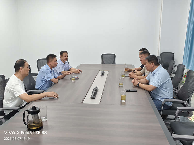 0809棗礦集團領(lǐng)導(dǎo)蒞臨新疆分公司調(diào)研共話合作新篇（孟凡燦）