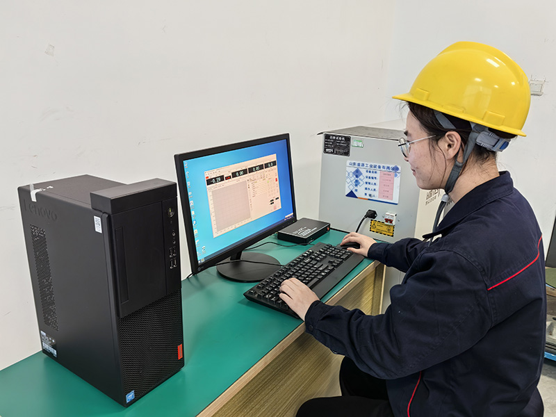 靳倩楠:把好產(chǎn)品質(zhì)量每一關(guān)